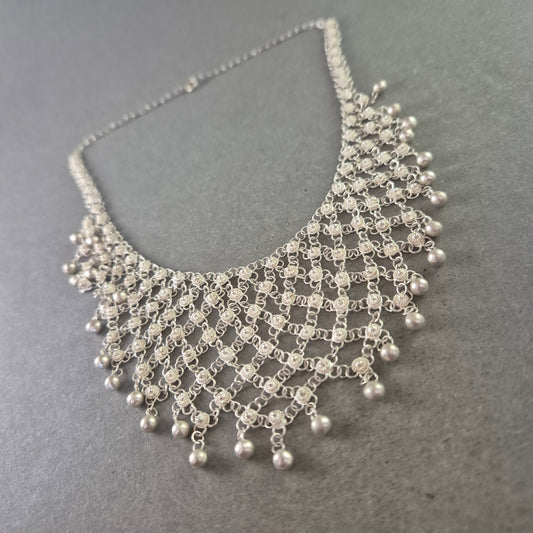 Damen Kette Silberfarben – Orientalisches Netzdesign mit Perlen