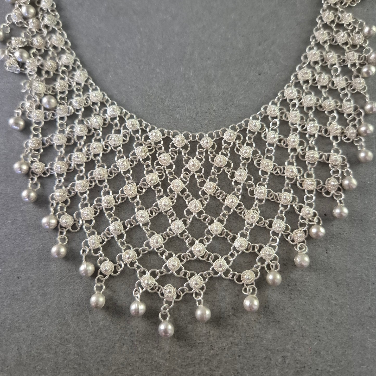 Damen Kette Silberfarben – Orientalisches Netzdesign mit Perlen