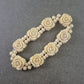 Elastisches Armband mit Rosenmotiv – Cremefarbenes Vintage-Design