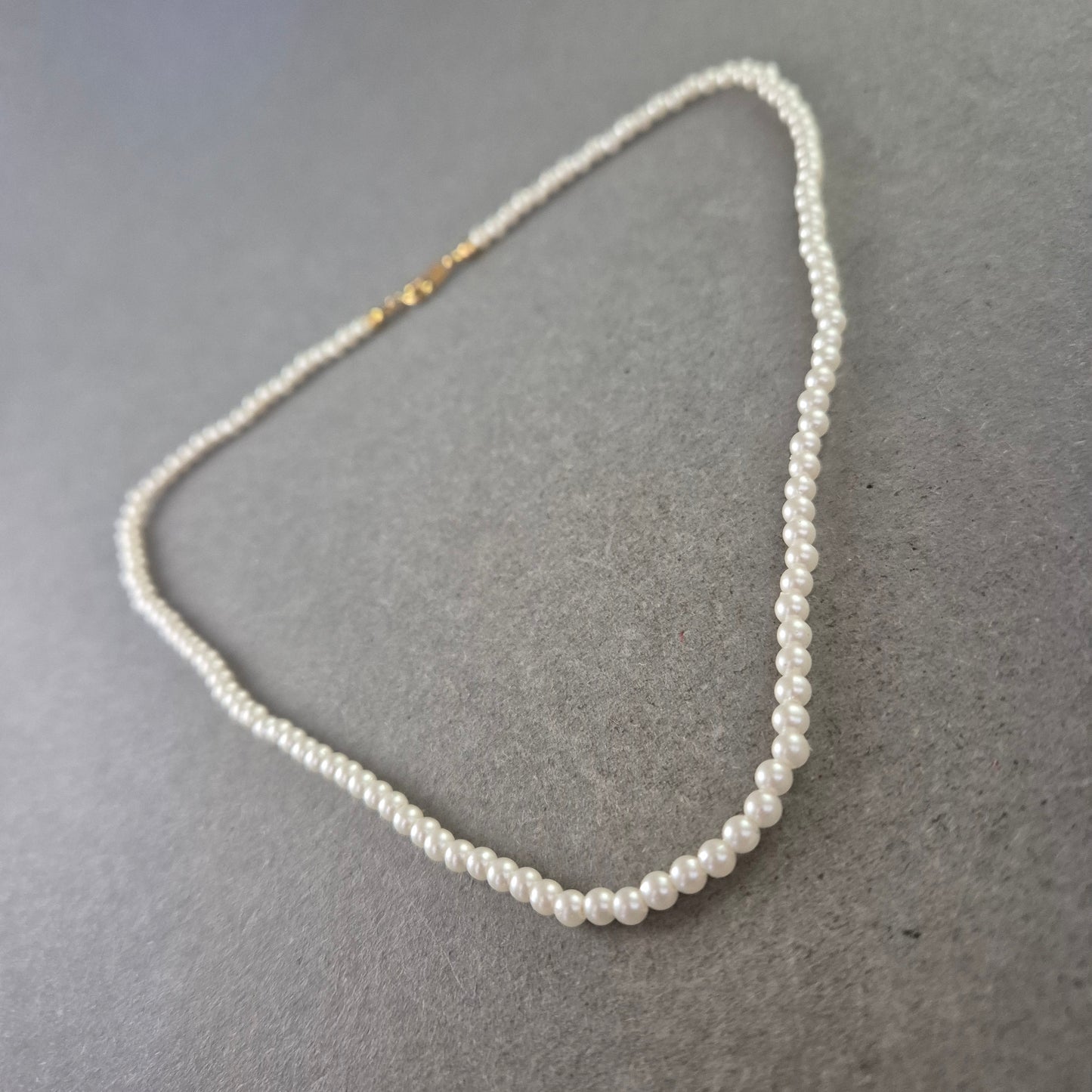 Elegante Perlen Kette – Klassisches Schmuckstück mit zeitloser Ausstrahlung