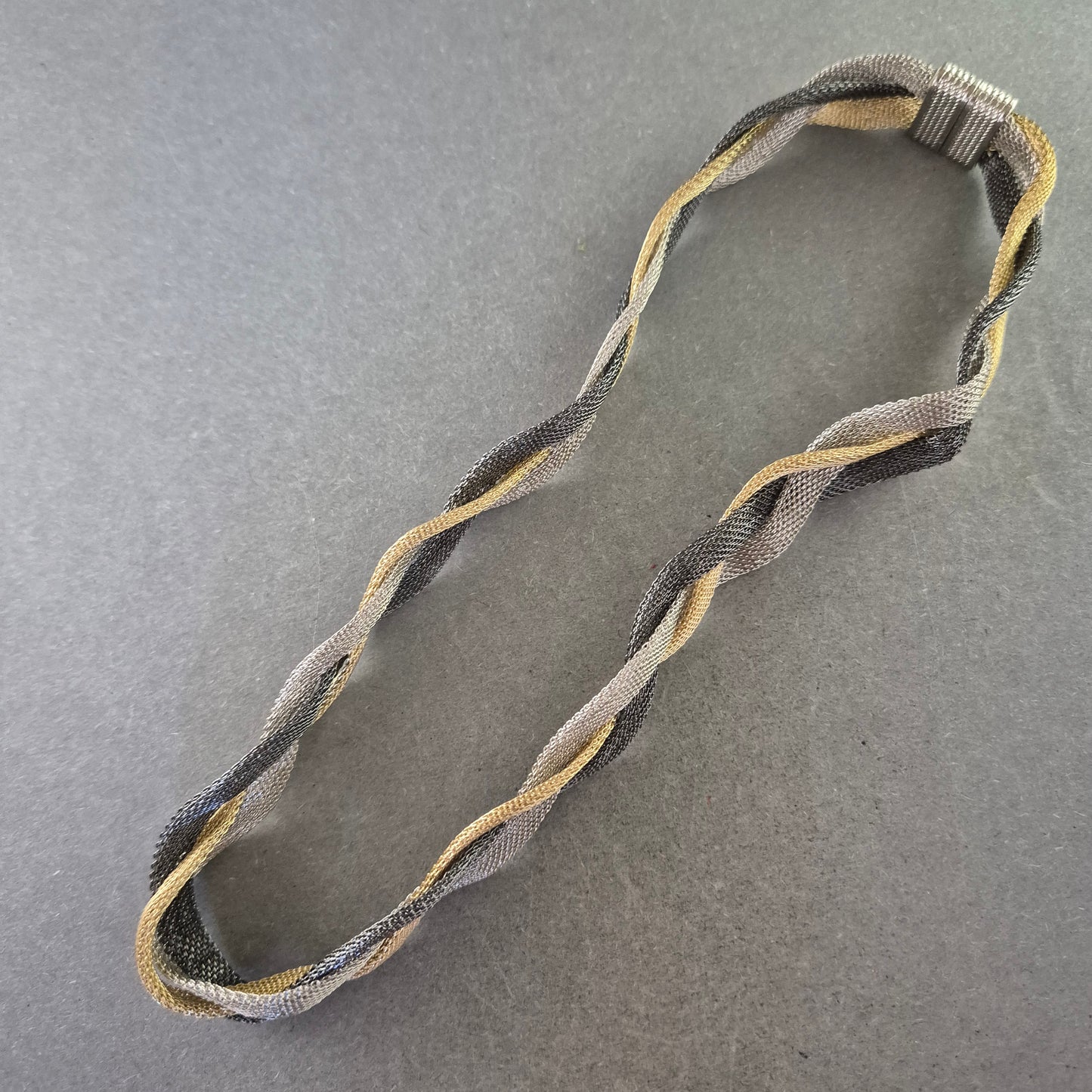 Damen Kette – Geflochtenes Design in Silber, Grau & Gold
