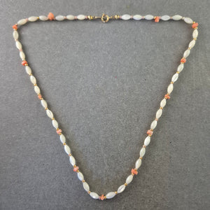 Damen Kette – Perlmutt und Koralle im zarten Design