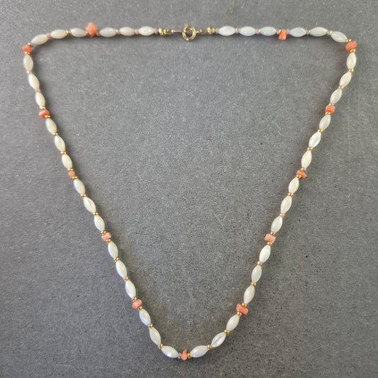 Damen Kette – Perlmutt und Koralle im zarten Design
