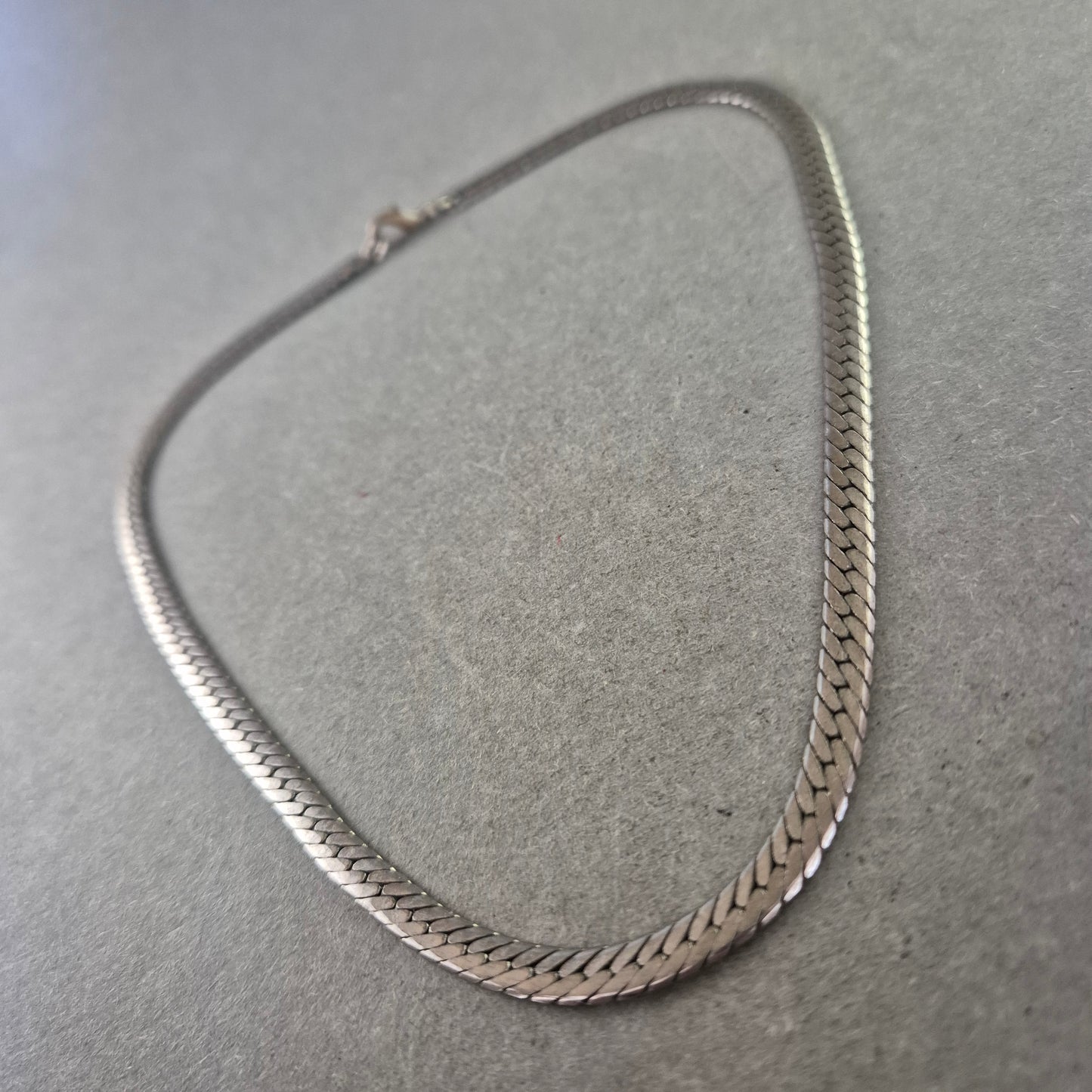 Damen Kette – Silberfarbene Schlangenkette im klassischen Design
