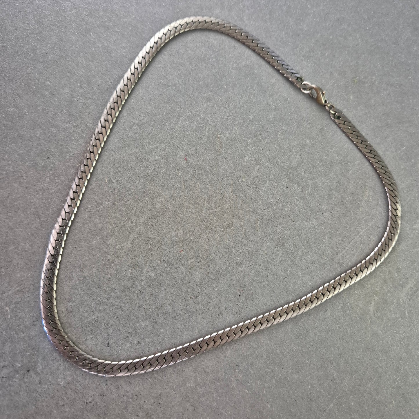 Damen Kette – Silberfarbene Schlangenkette im klassischen Design