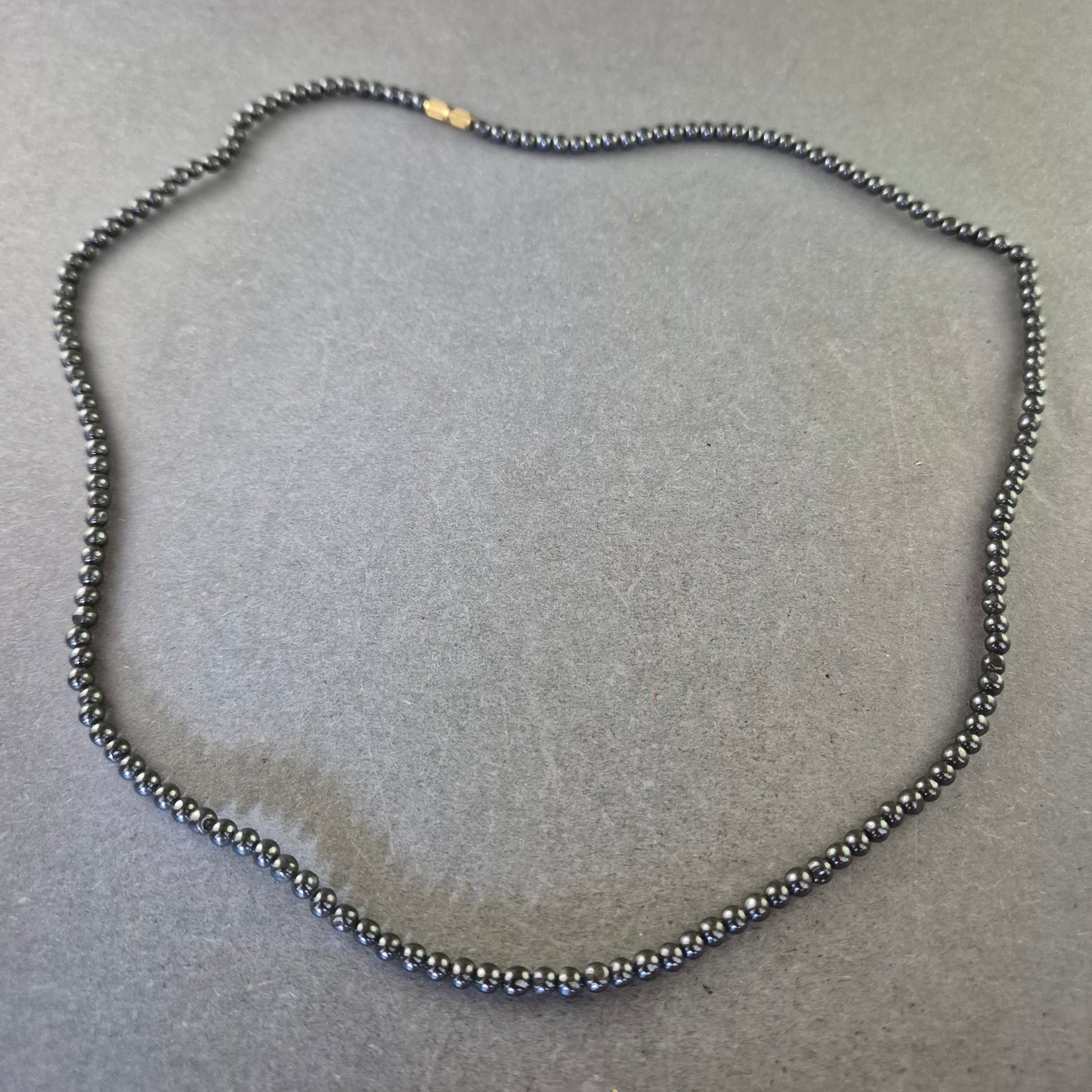 Damen Kette – Hämatit Perlenkette in klassischem Design