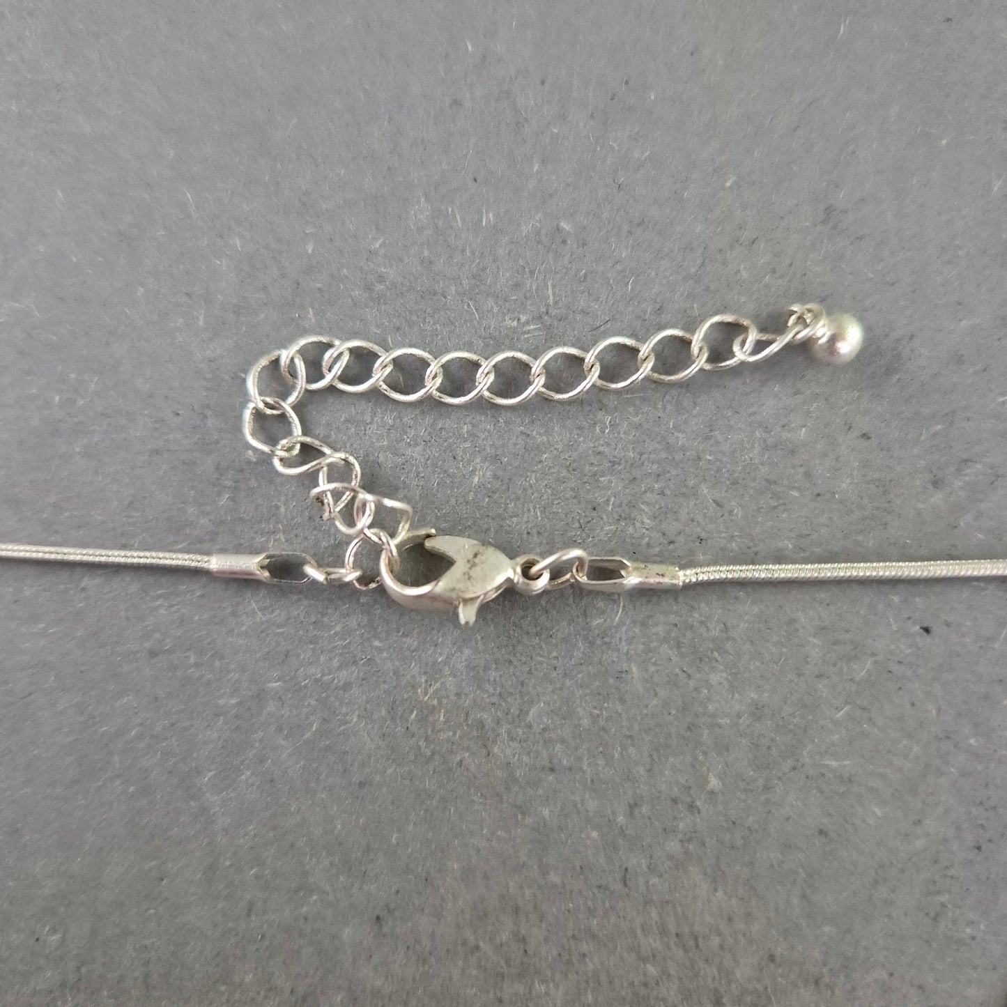 Damen Kette – Silberfarbene Schlangenkette mit modernem Anhänger