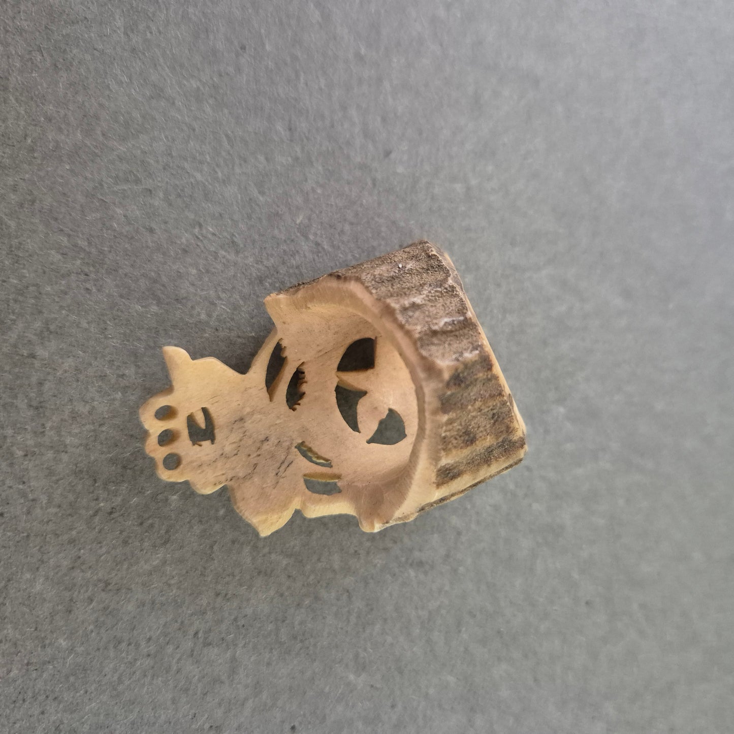 Handgeschnitzter Hirschhorn Ring – Volkskunst mit Vogel und Blume