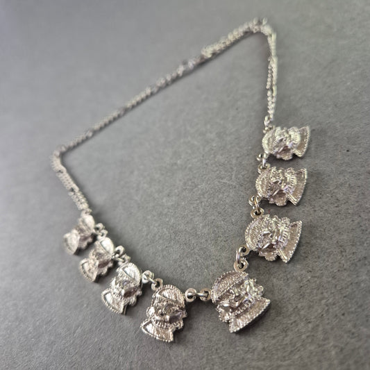 Silberne Damen Kette mit antiken Gesichtsanhängern – Kunstvoller Vintage Look