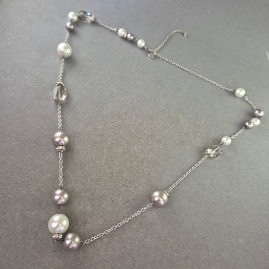 Elegante Kette mit Perlen und Glaskristallen – Feminin & Stilvoll