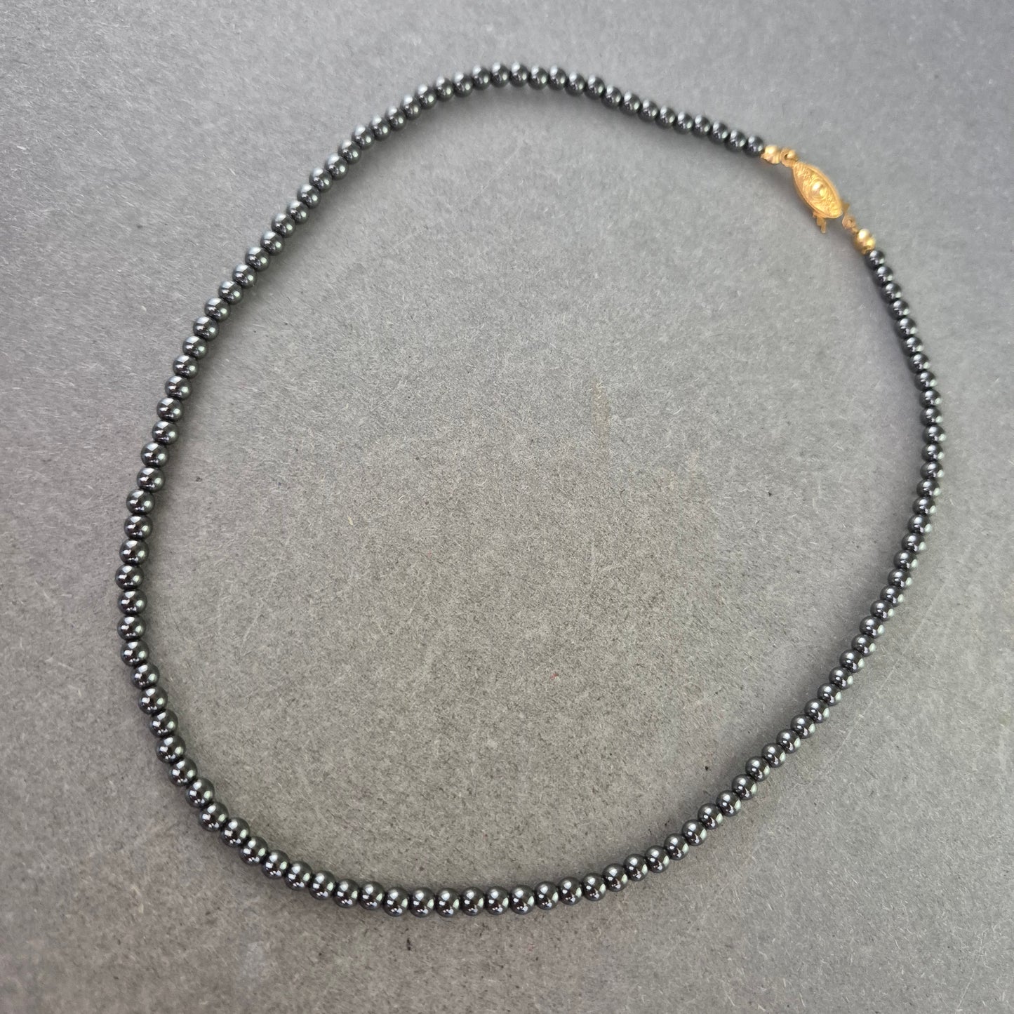 Elegante Hämatit Kette – Klassisches Design mit dezentem Glanz