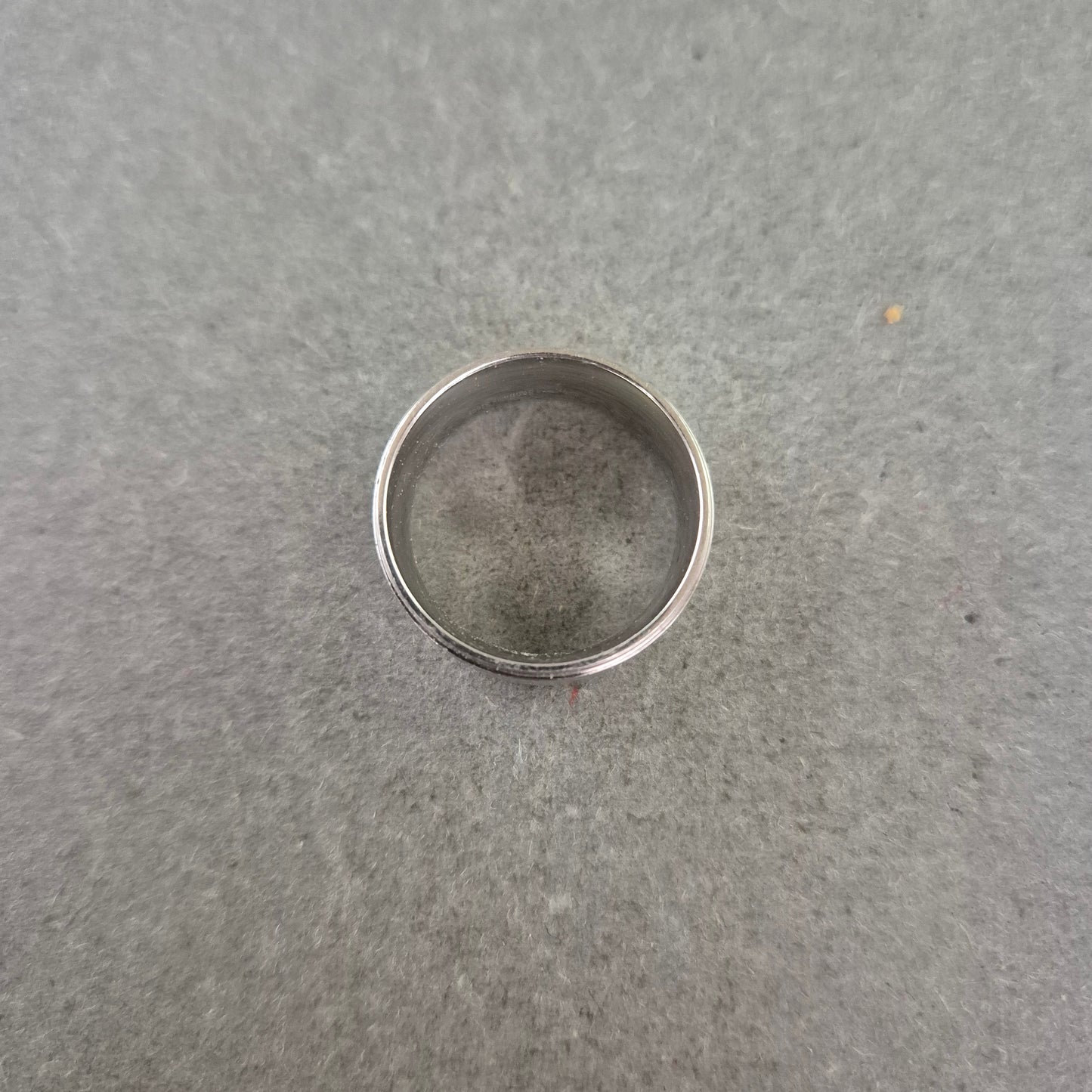 Schlichter Edelstahl Ring – Modern & Maskulin