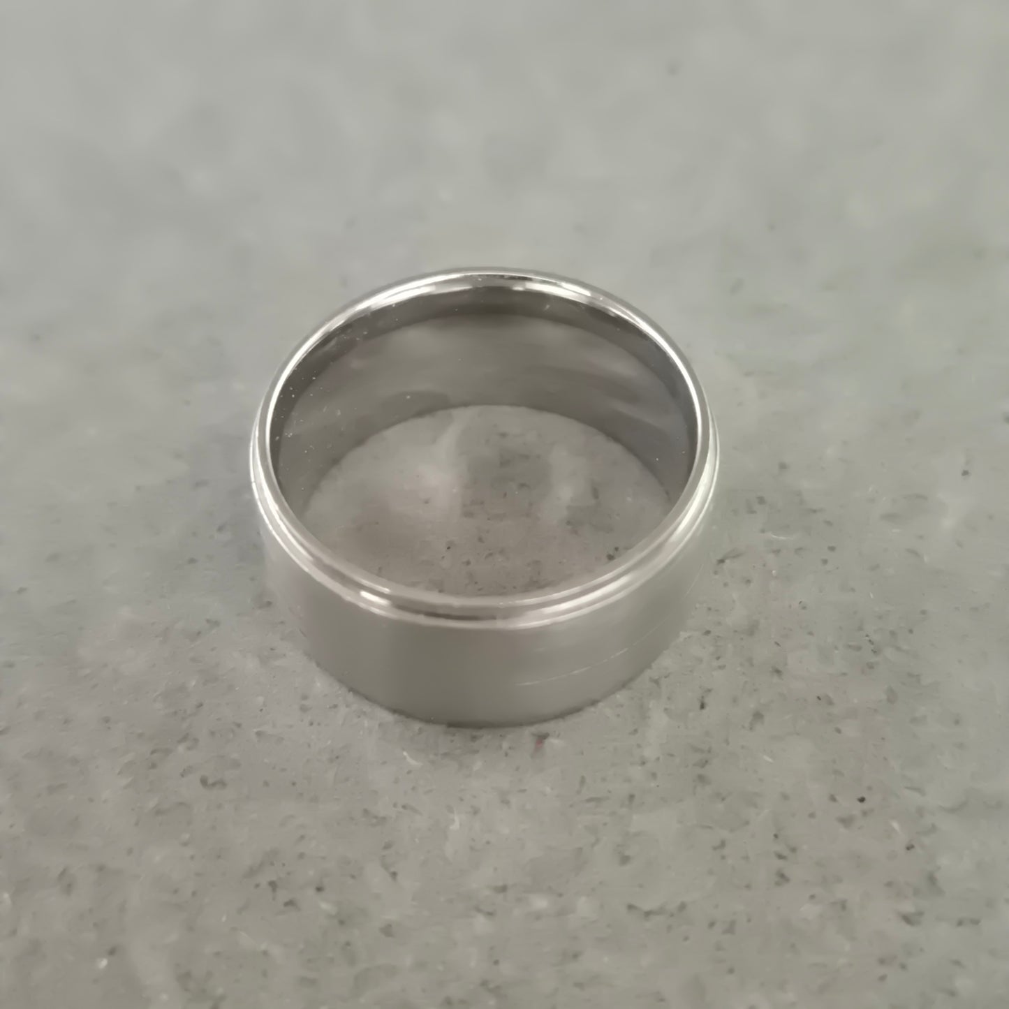 Schlichter Edelstahl Ring – Modern & Maskulin