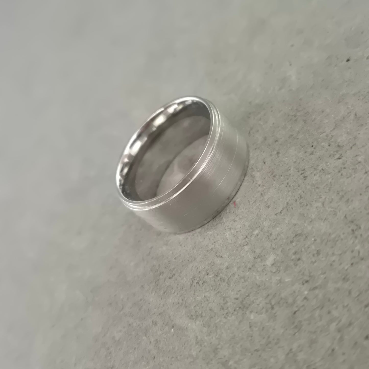 Schlichter Edelstahl Ring – Modern & Maskulin