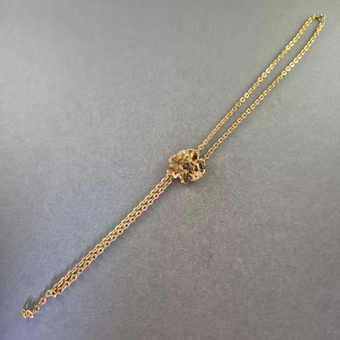 Vintage Kette mit abstraktem Mittelteil – Extravagant & Goldfarben