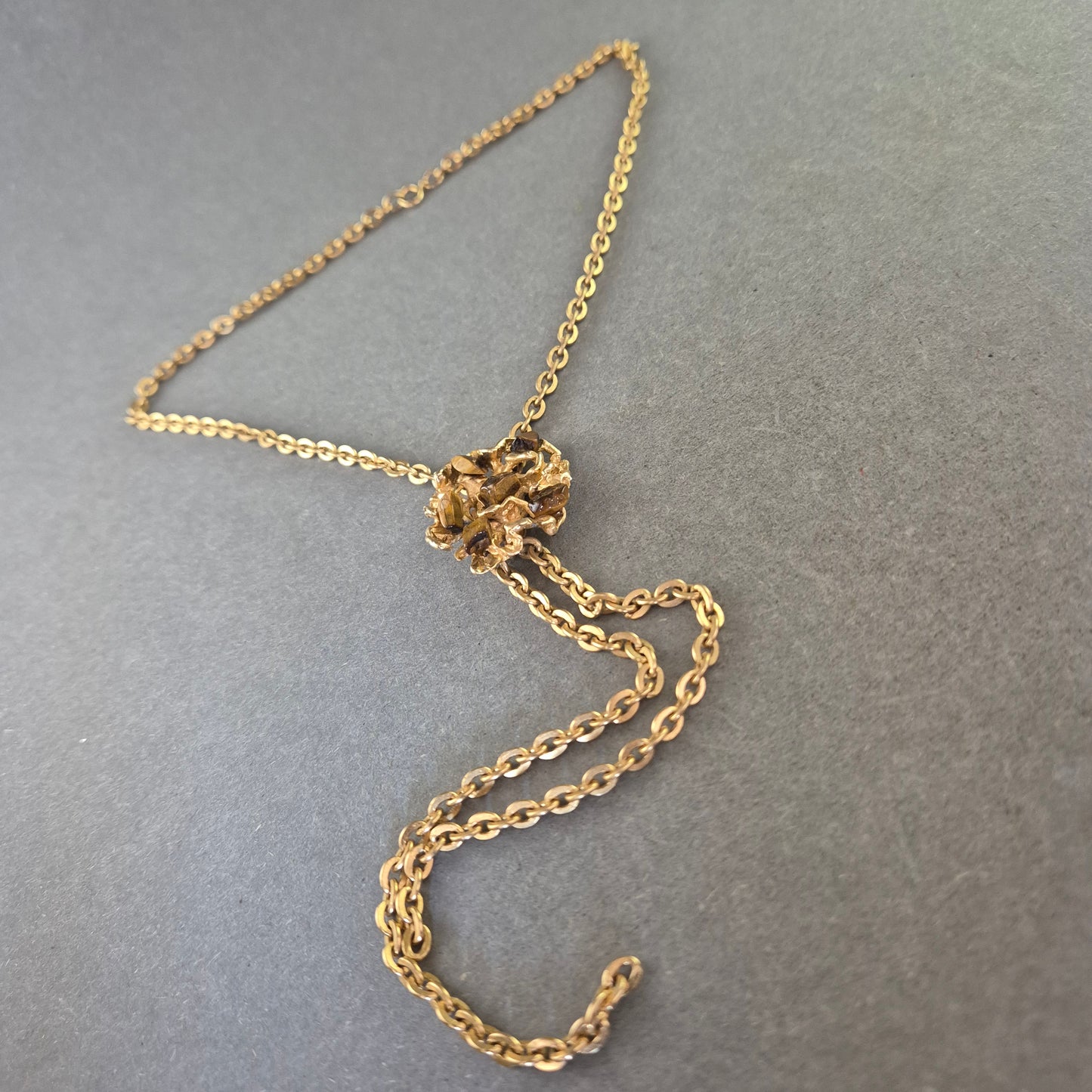 Vintage Kette mit abstraktem Mittelteil – Extravagant & Goldfarben