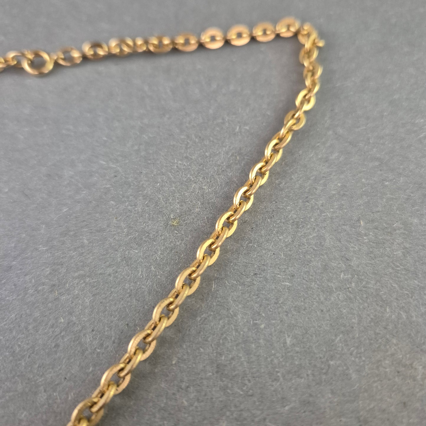Vintage Kette mit abstraktem Mittelteil – Extravagant & Goldfarben