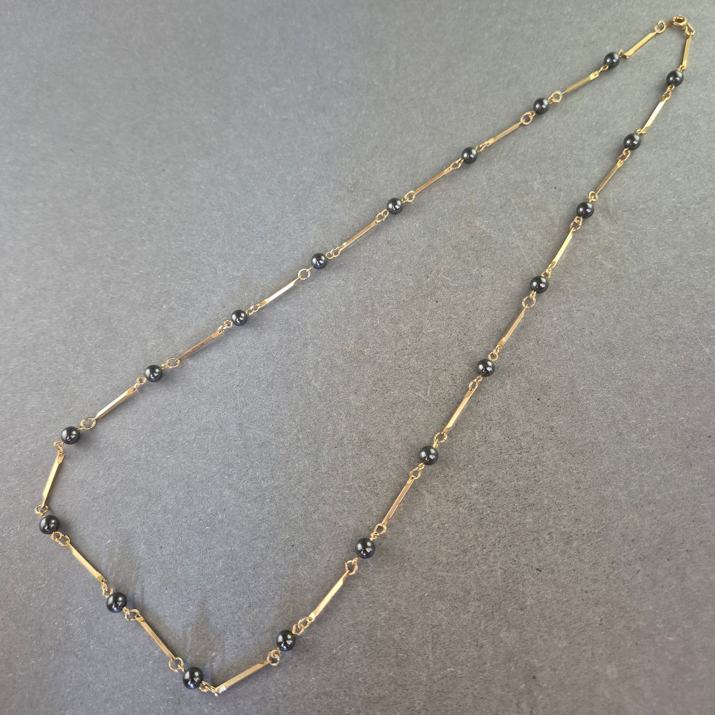 Feine Kette mit schwarzen Perlen – Elegant & Zeitlos