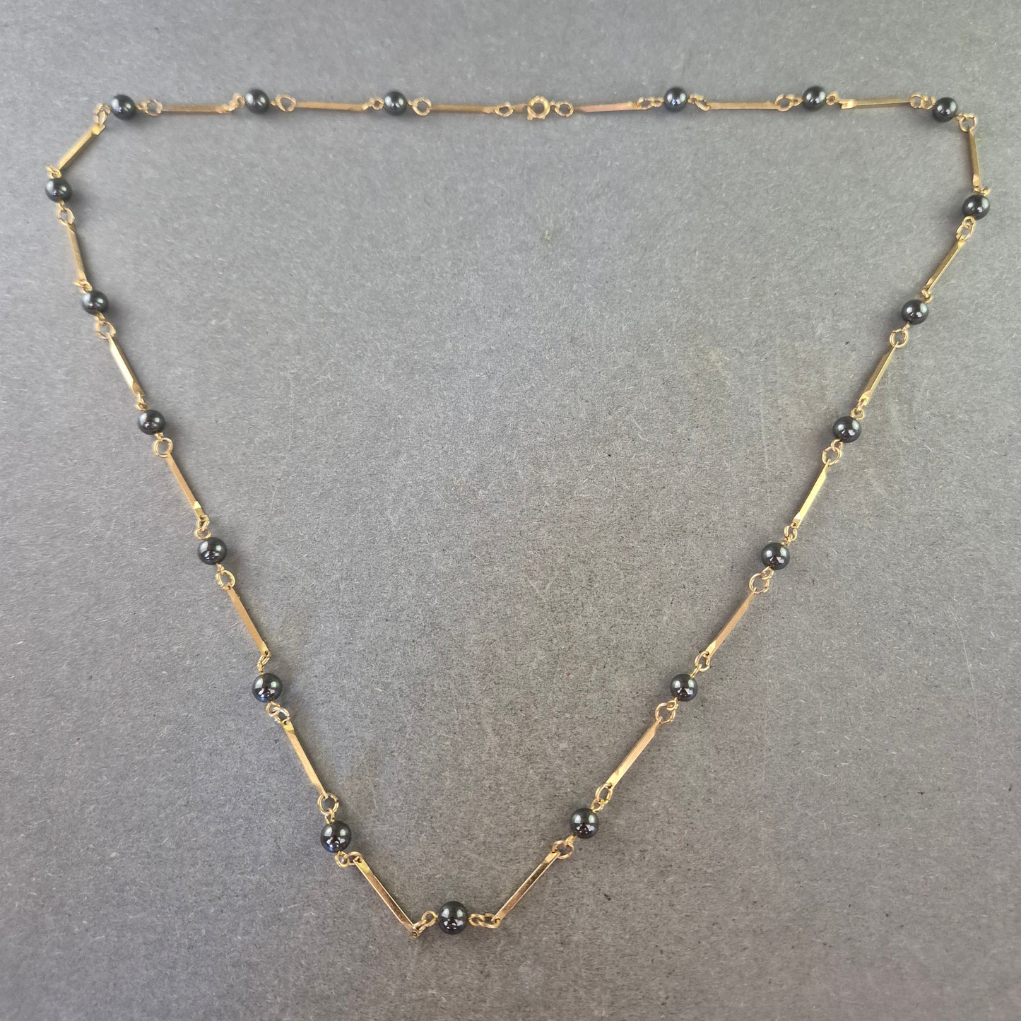 Feine Kette mit schwarzen Perlen – Elegant & Zeitlos