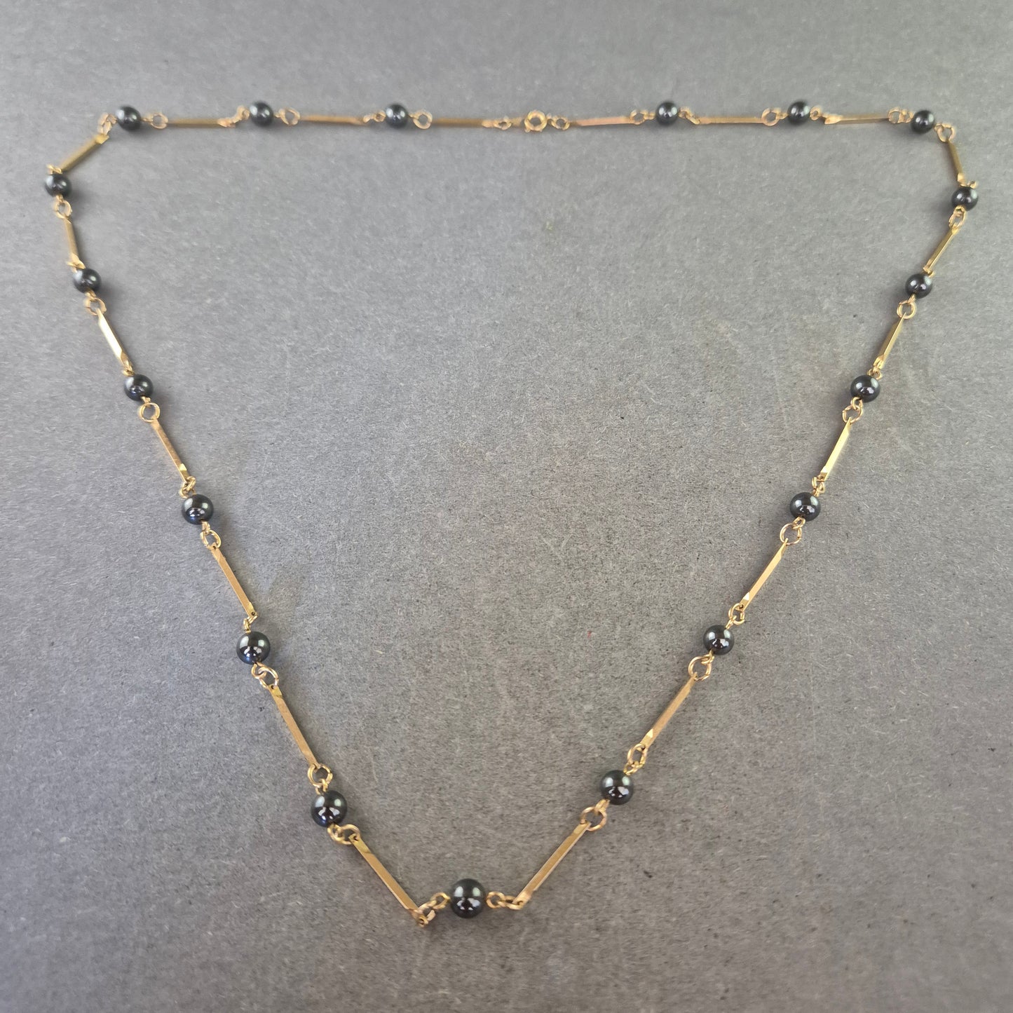 Feine Kette mit schwarzen Perlen – Elegant & Zeitlos