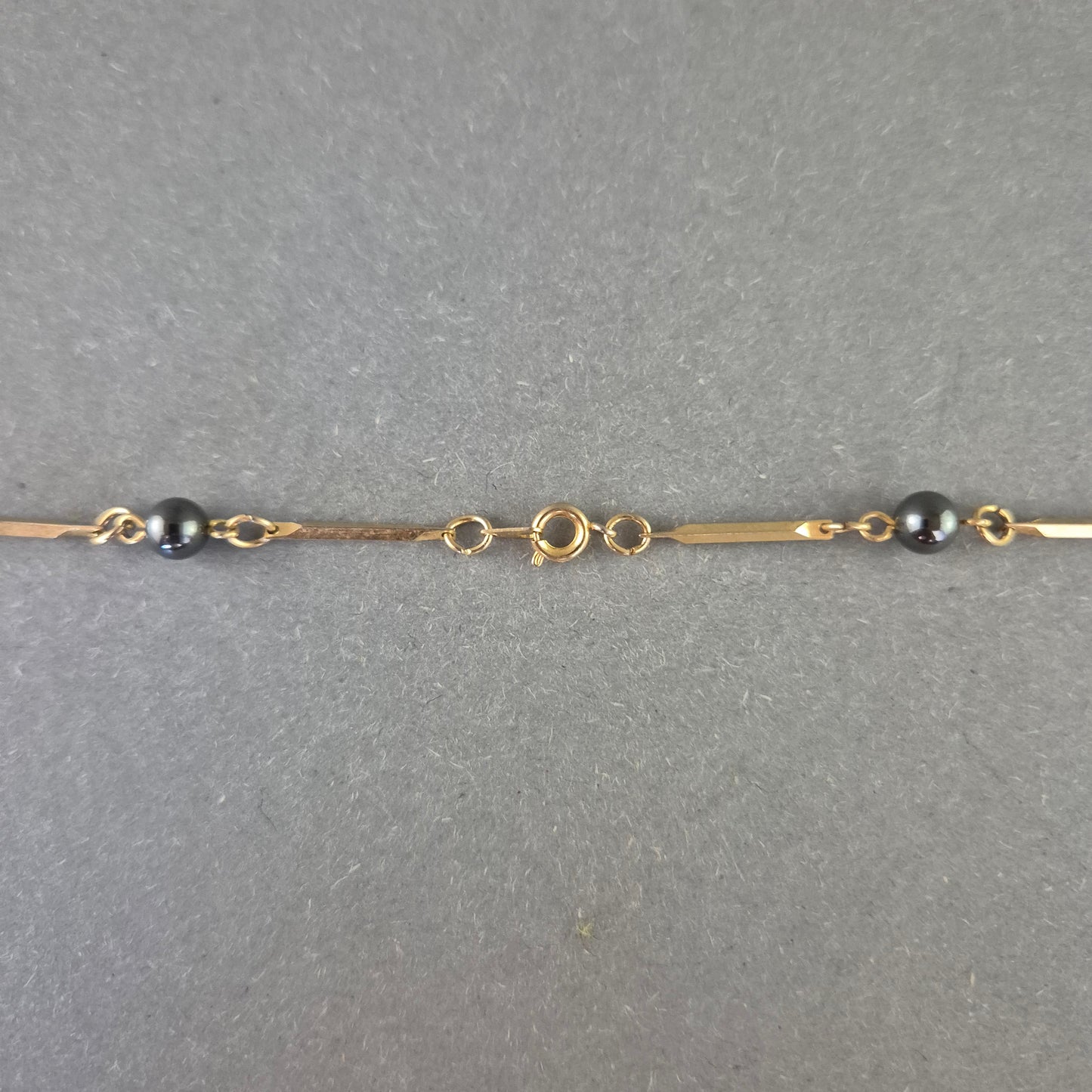 Feine Kette mit schwarzen Perlen – Elegant & Zeitlos