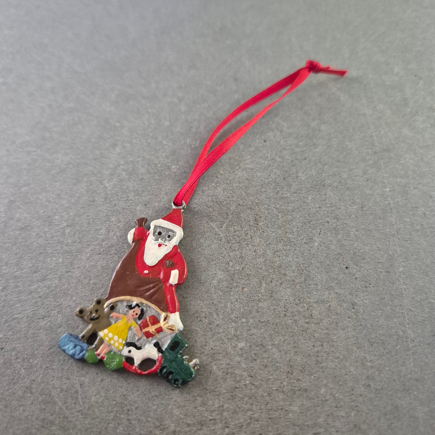 Weihnachtsanhänger mit Weihnachtsmann & Spielzeug – Nostalgischer Charme