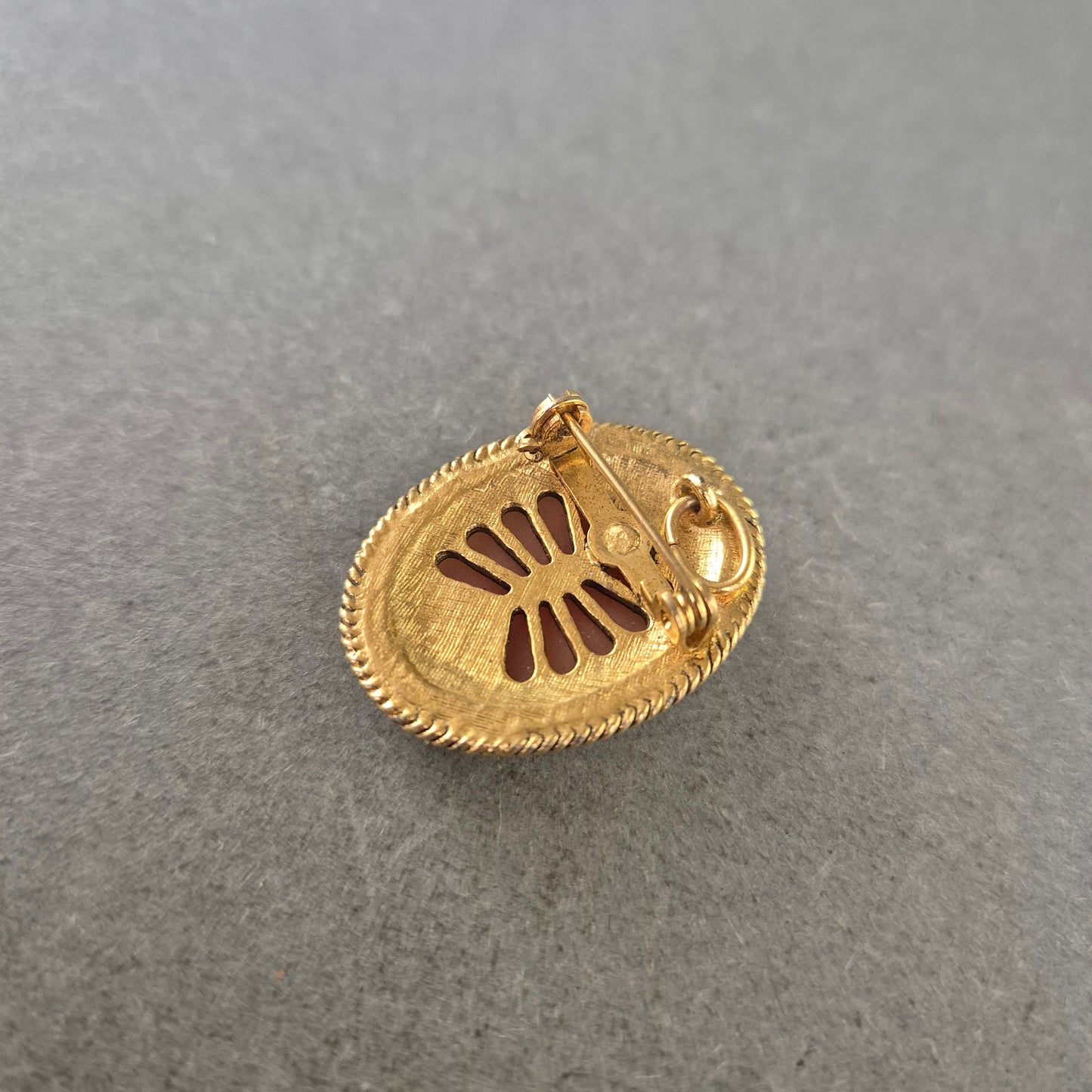 Vintage Kamee Brosche – Ovales Relief mit Damenporträt