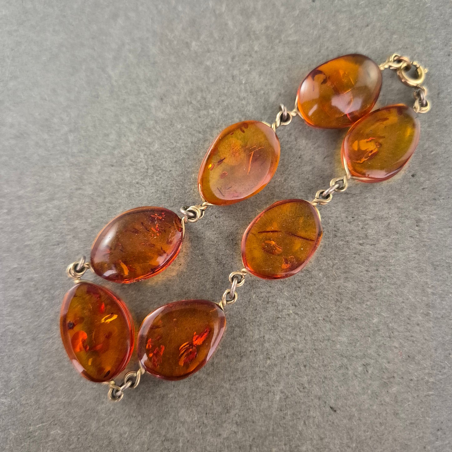 Elegantes Bernstein Armband – Naturstein in warmem Honigton