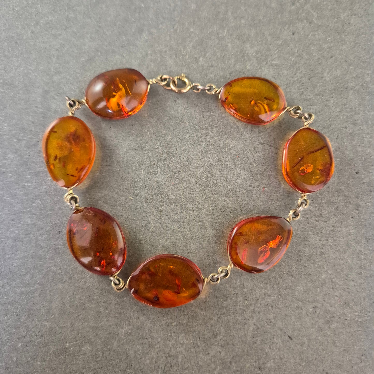 Elegantes Bernstein Armband – Naturstein in warmem Honigton