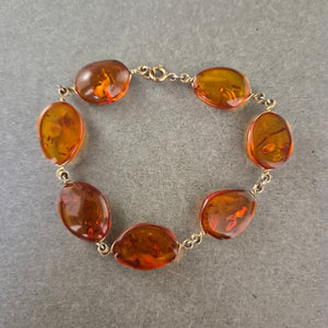 Elegantes Bernstein Armband – Naturstein in warmem Honigton