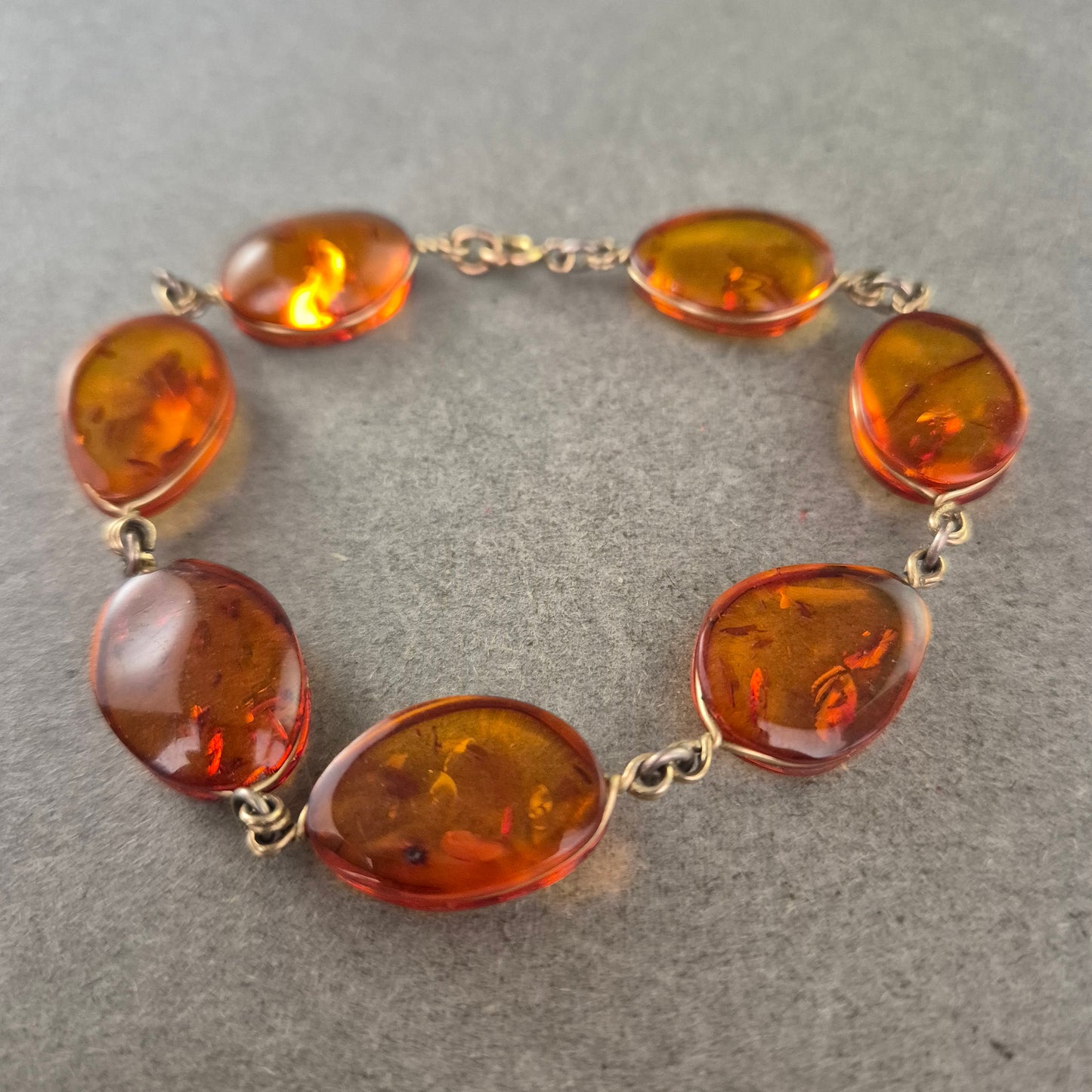 Elegantes Bernstein Armband – Naturstein in warmem Honigton