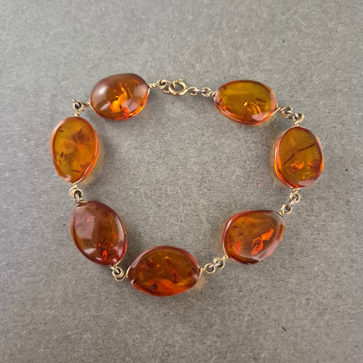 Elegantes Bernstein Armband – Naturstein in warmem Honigton