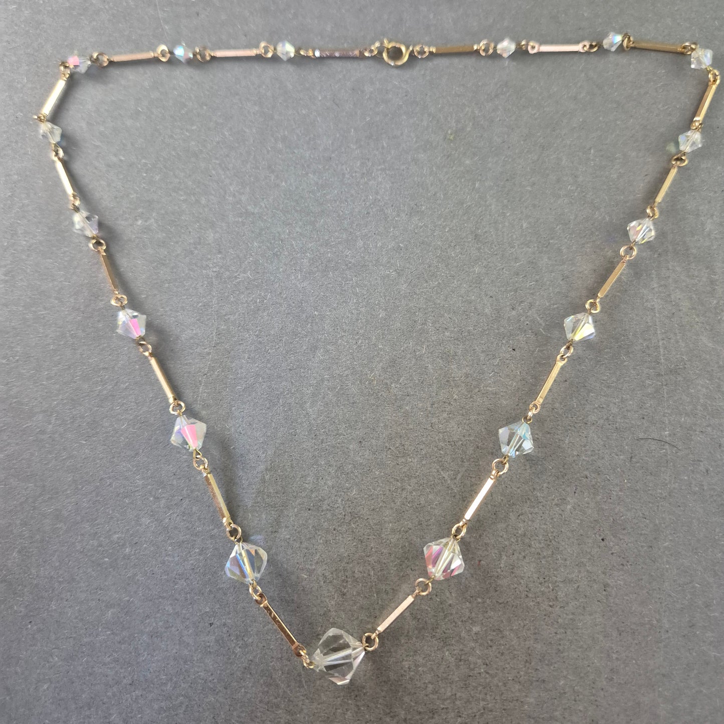 Feine Halskette mit Kristallperlen – Goldfarbene Elemente, ca. 45 cm