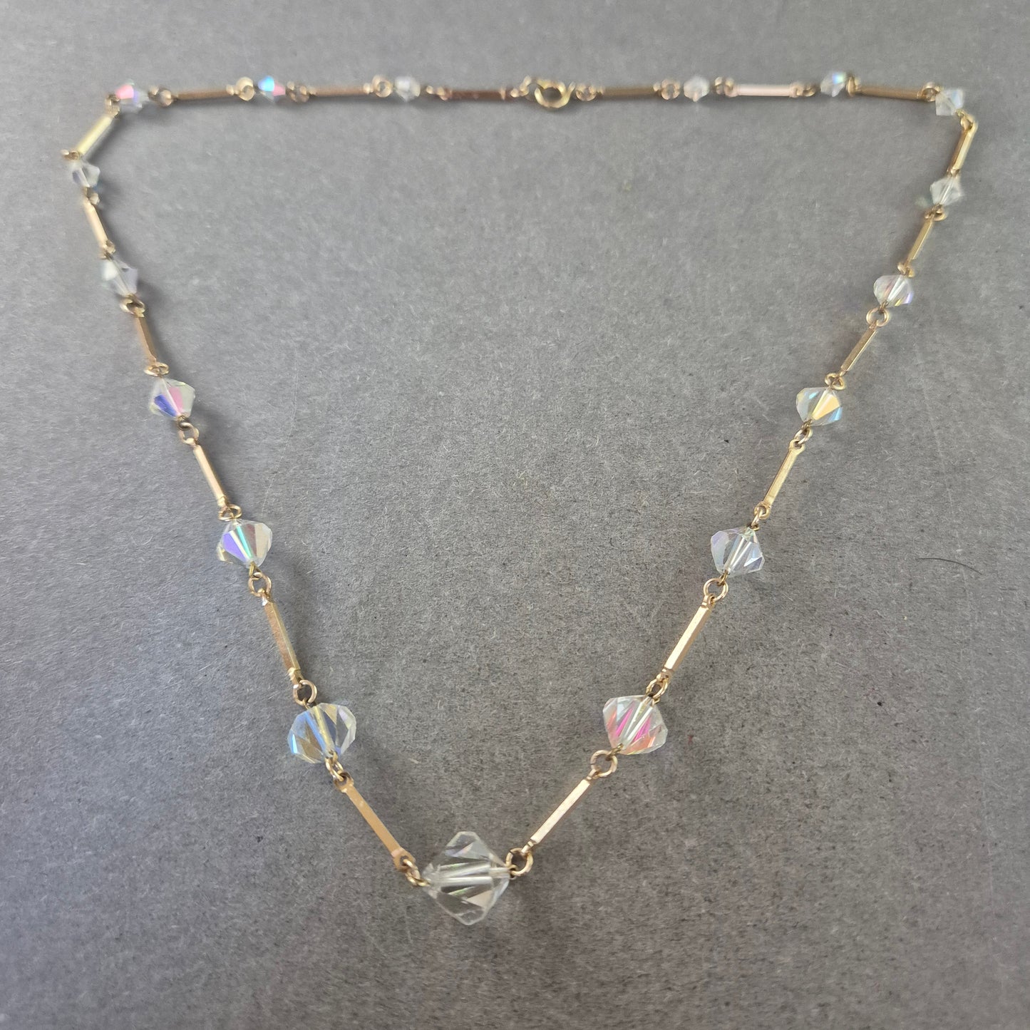 Feine Halskette mit Kristallperlen – Goldfarbene Elemente, ca. 45 cm