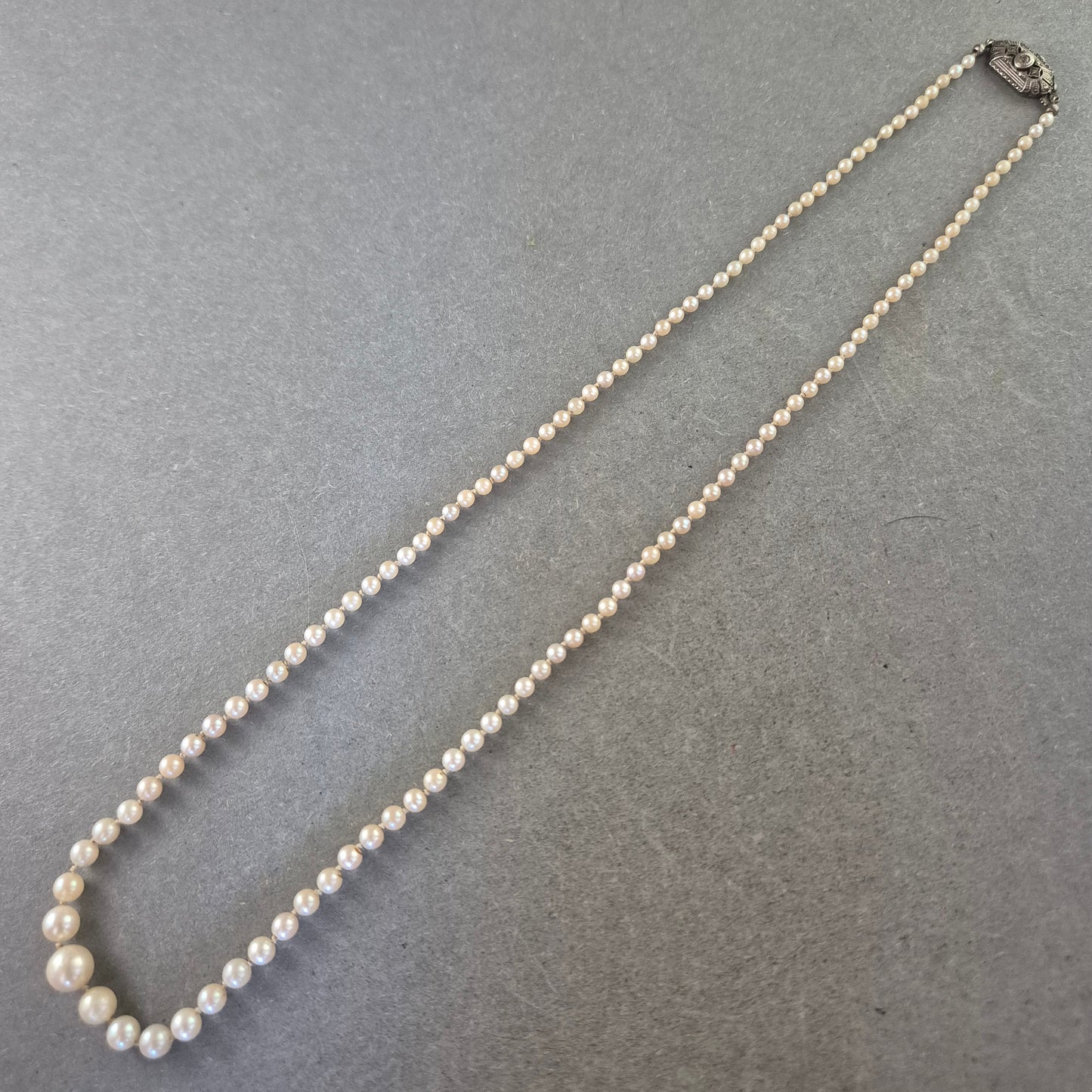 Klassische Perlen Halskette mit Silberverschluss