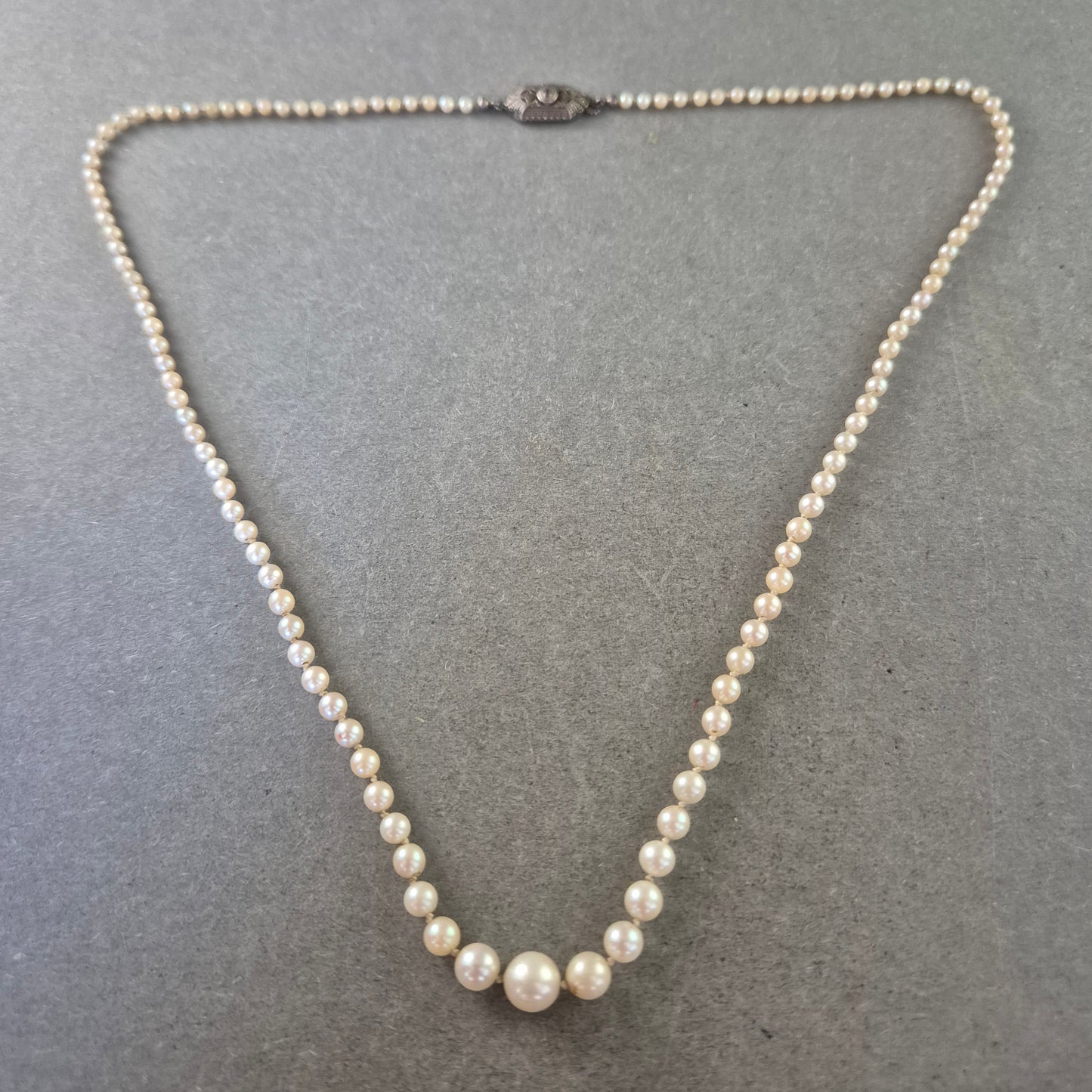Klassische Perlen Halskette mit Silberverschluss