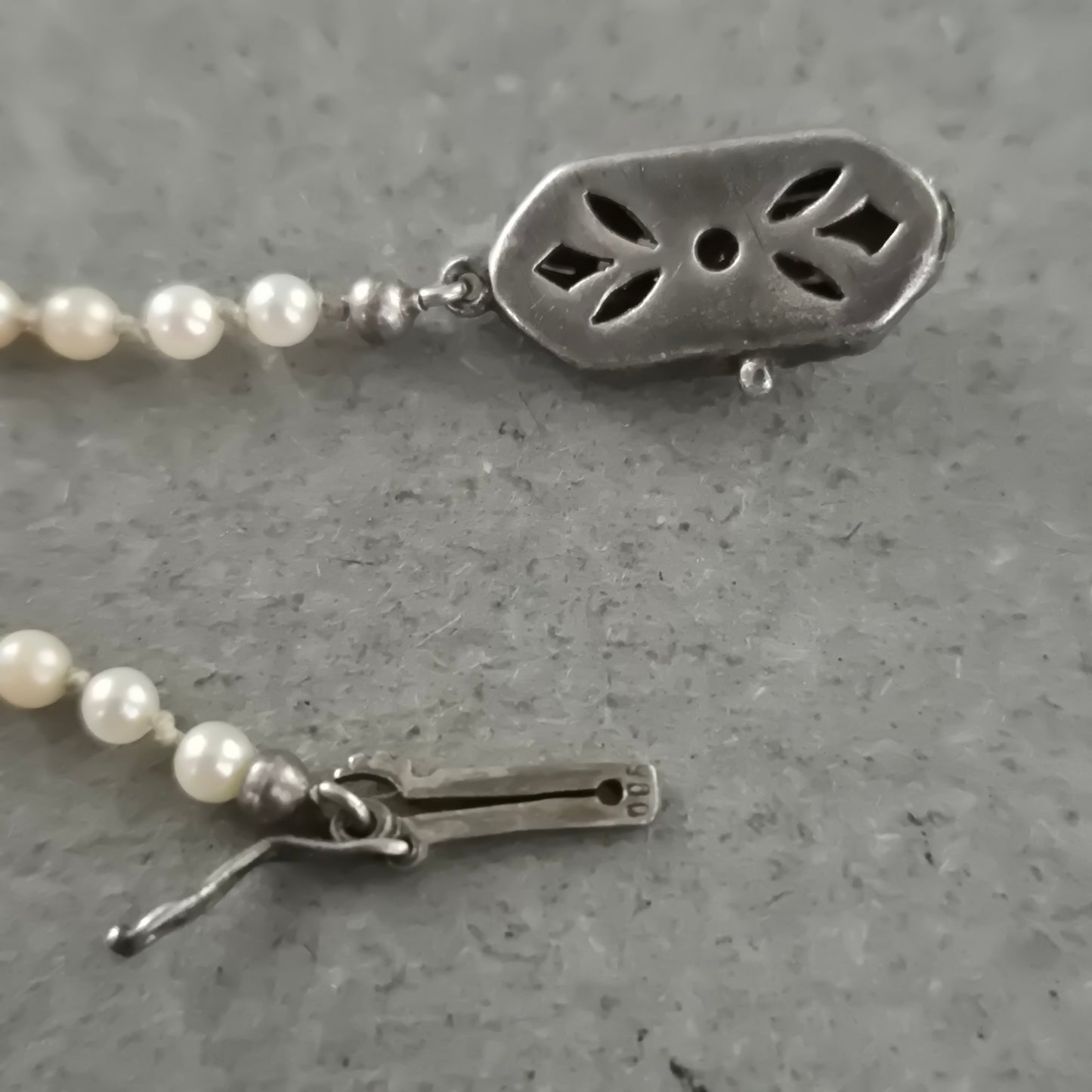 Klassische Perlen Halskette mit Silberverschluss