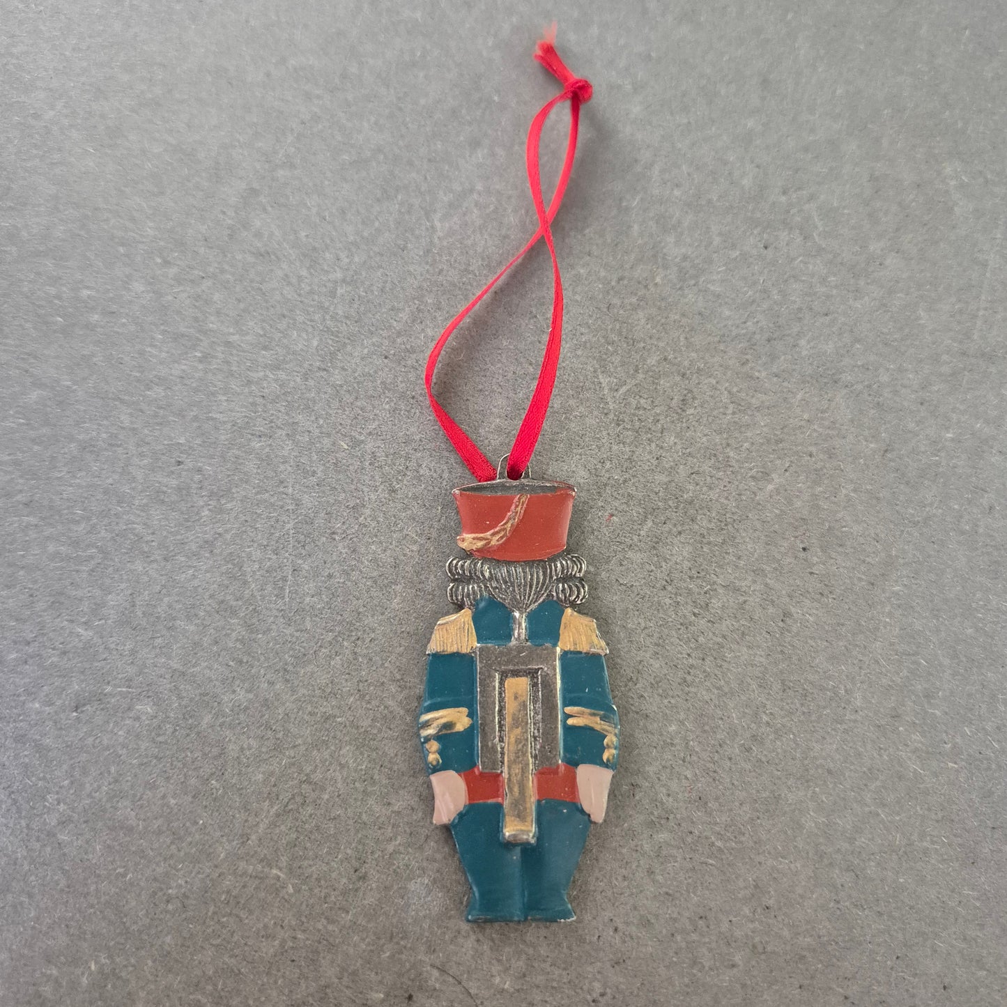 Weihnachtlicher Nussknacker Anhänger – Handbemalte Dekofigur