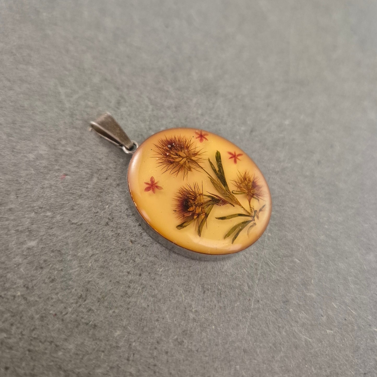 Anhänger mit echten Blüten im Harz – 925er Silberfassung