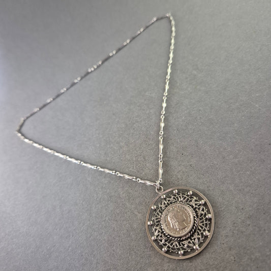Vintage Kette mit Münz Anhänger – Filigranes Design