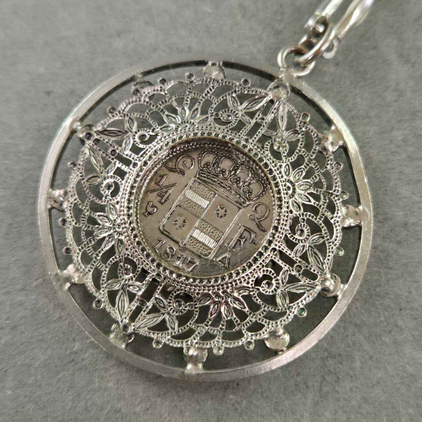 Vintage Kette mit Münz Anhänger – Filigranes Design