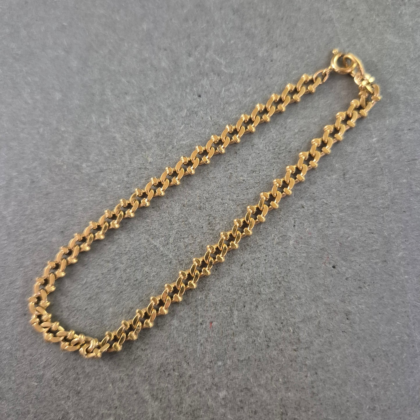 Vintage Armband im Panzer Design – Klassisch und Elegant