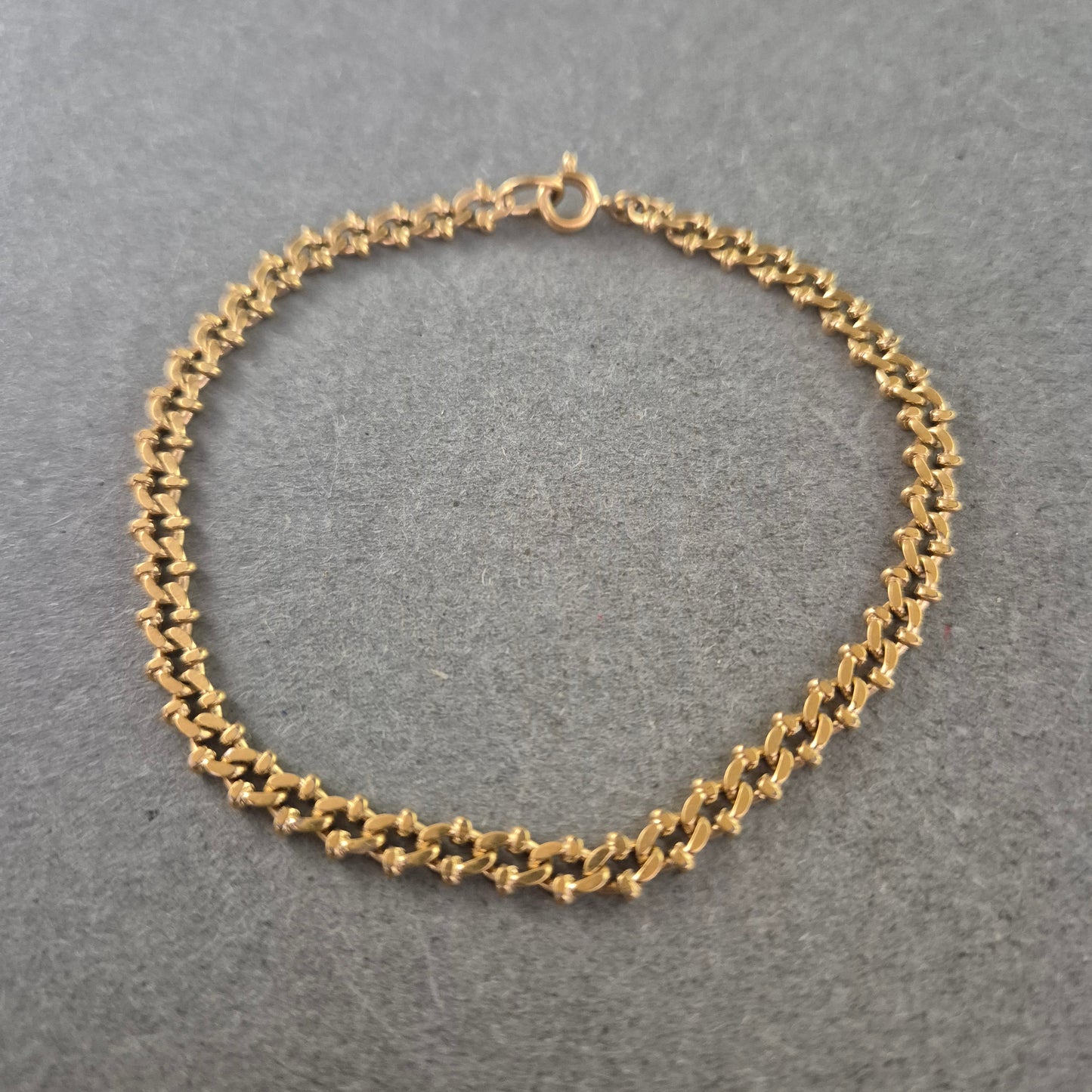 Vintage Armband im Panzer Design – Klassisch und Elegant