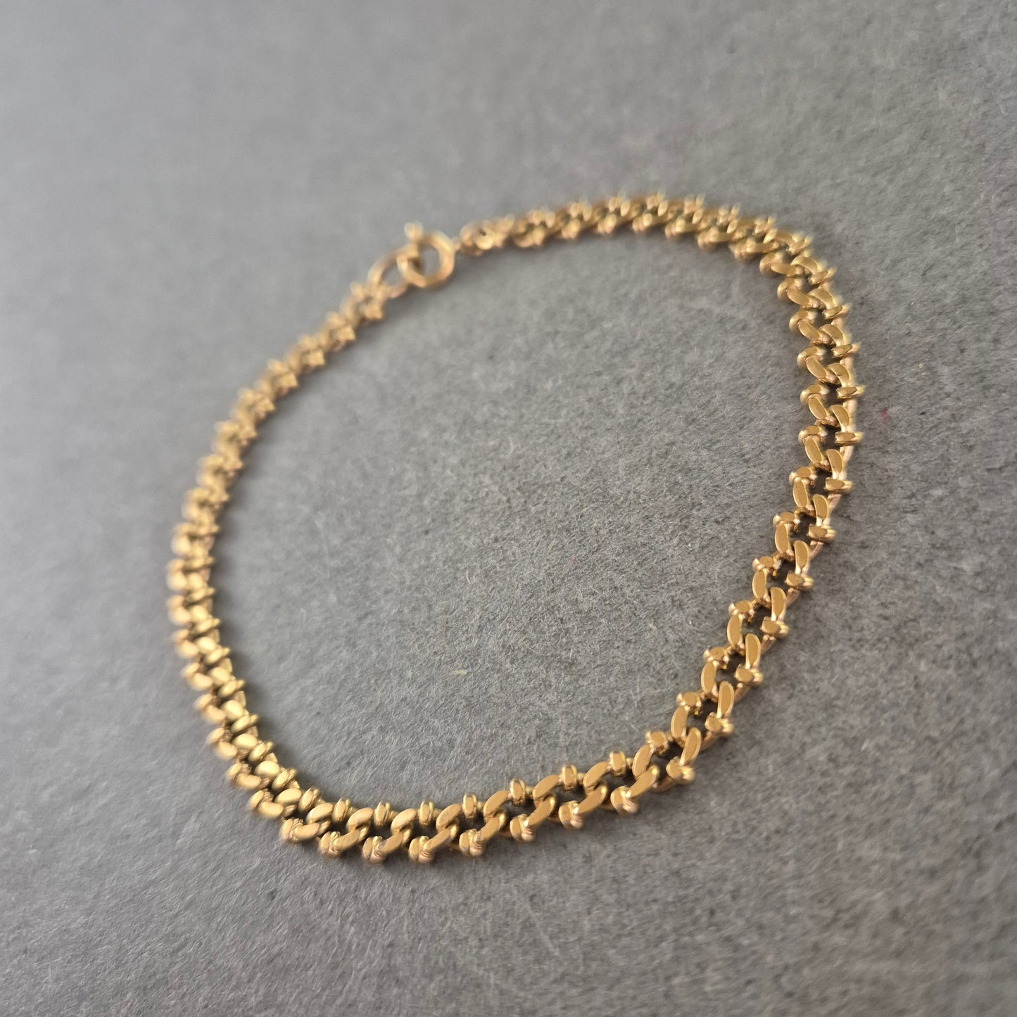 Vintage Armband im Panzer Design – Klassisch und Elegant