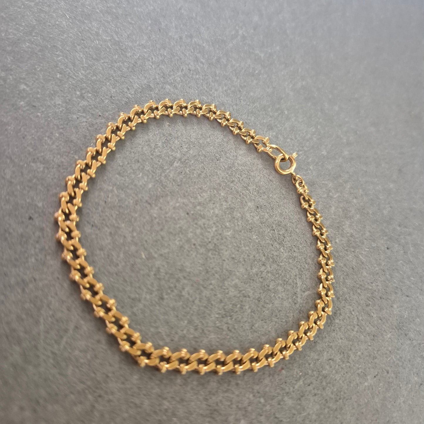 Vintage Armband im Panzer Design – Klassisch und Elegant