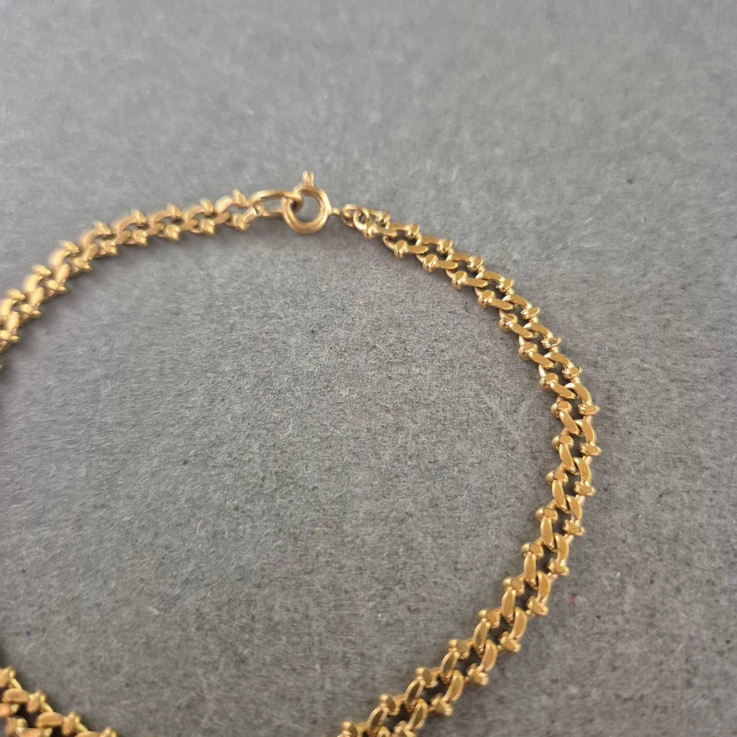 Vintage Armband im Panzer Design – Klassisch und Elegant