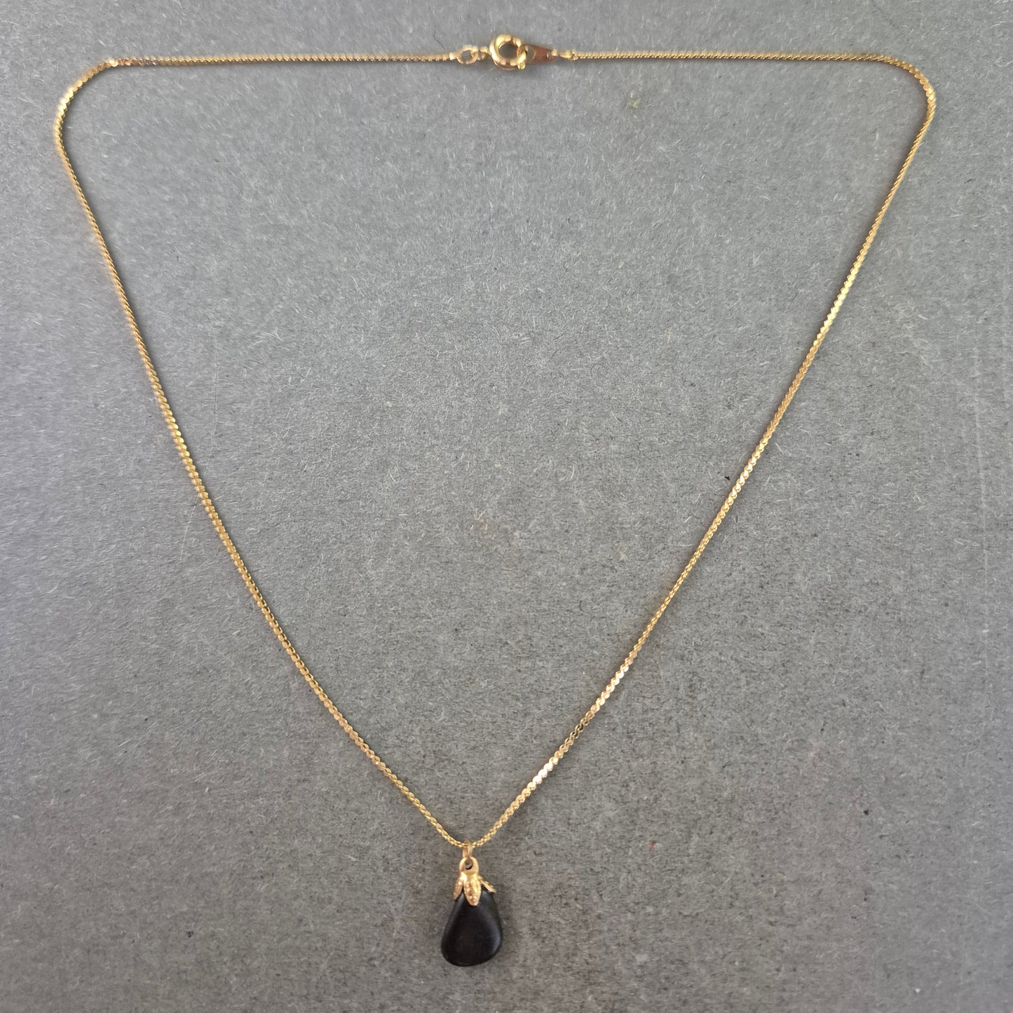 Vintage Kette mit schwarzem Tropfen Anhänger – Zeitlos Elegant