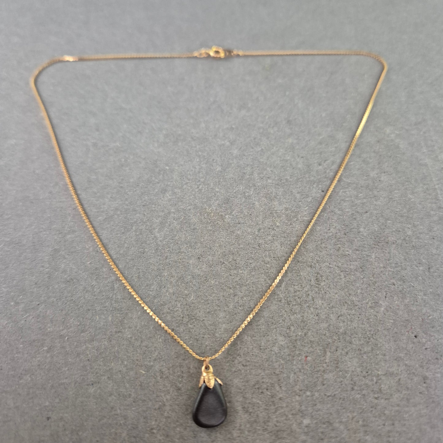 Vintage Kette mit schwarzem Tropfen Anhänger – Zeitlos Elegant