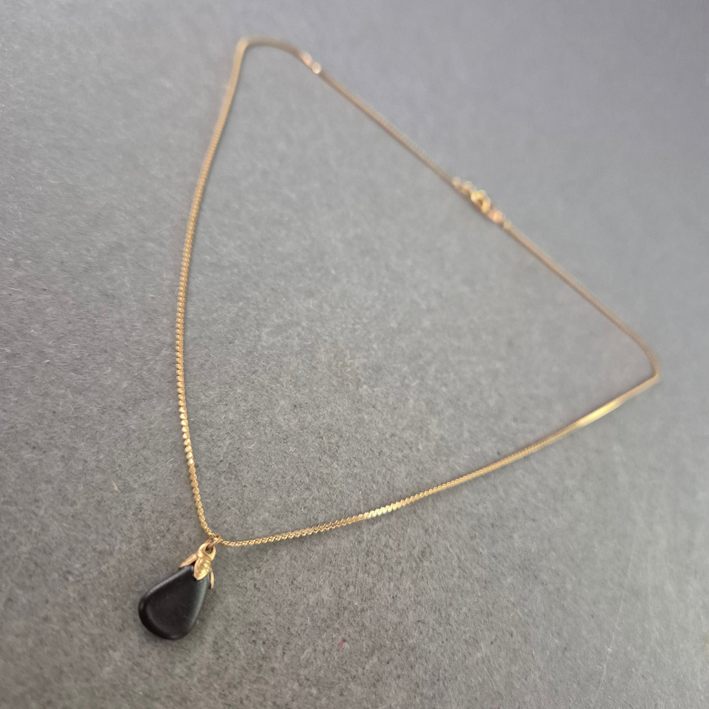 Vintage Kette mit schwarzem Tropfen Anhänger – Zeitlos Elegant