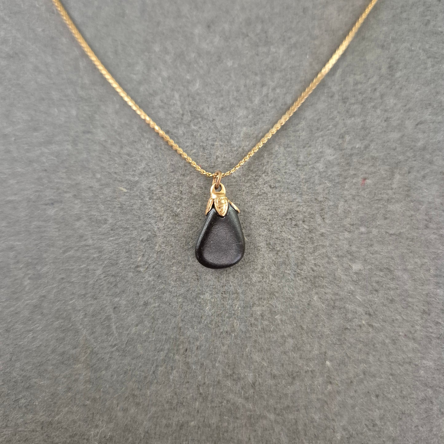 Vintage Kette mit schwarzem Tropfen Anhänger – Zeitlos Elegant